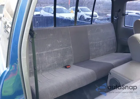 1995 Dodge Ram 2500 из США, поврежденный, VIN 3B7KF23W0SM163072